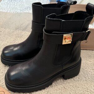 NIB Steve Madden Gates Boots Black Leather Buckle Chelsea Booties Lug US women 6